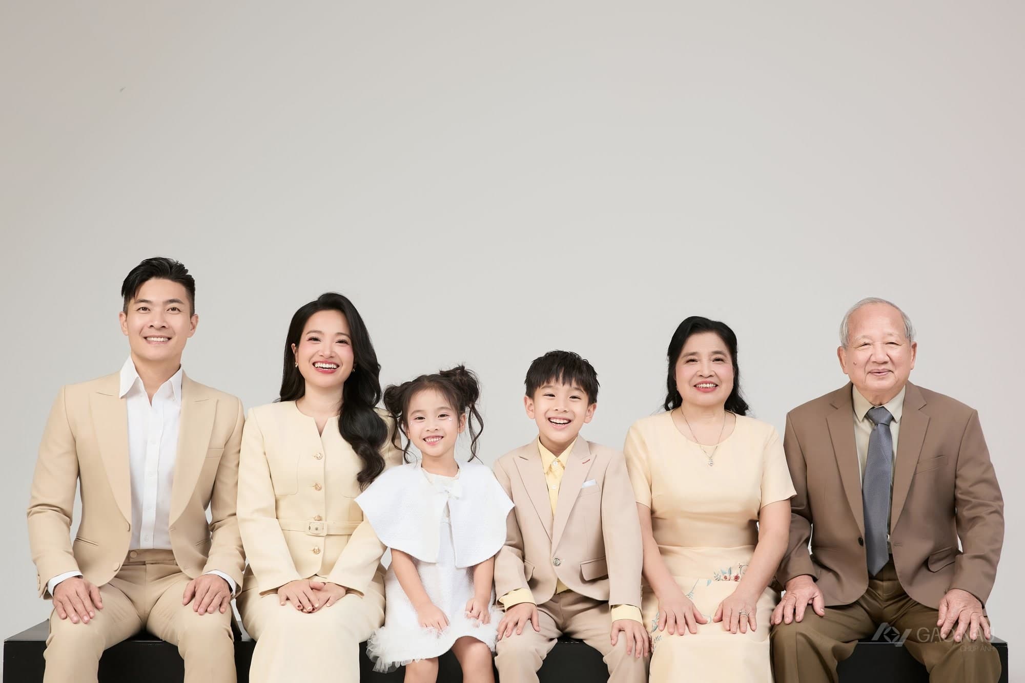 Gạo Nâu 인물 및 가족 사진 실제 사례 — 샘플 12